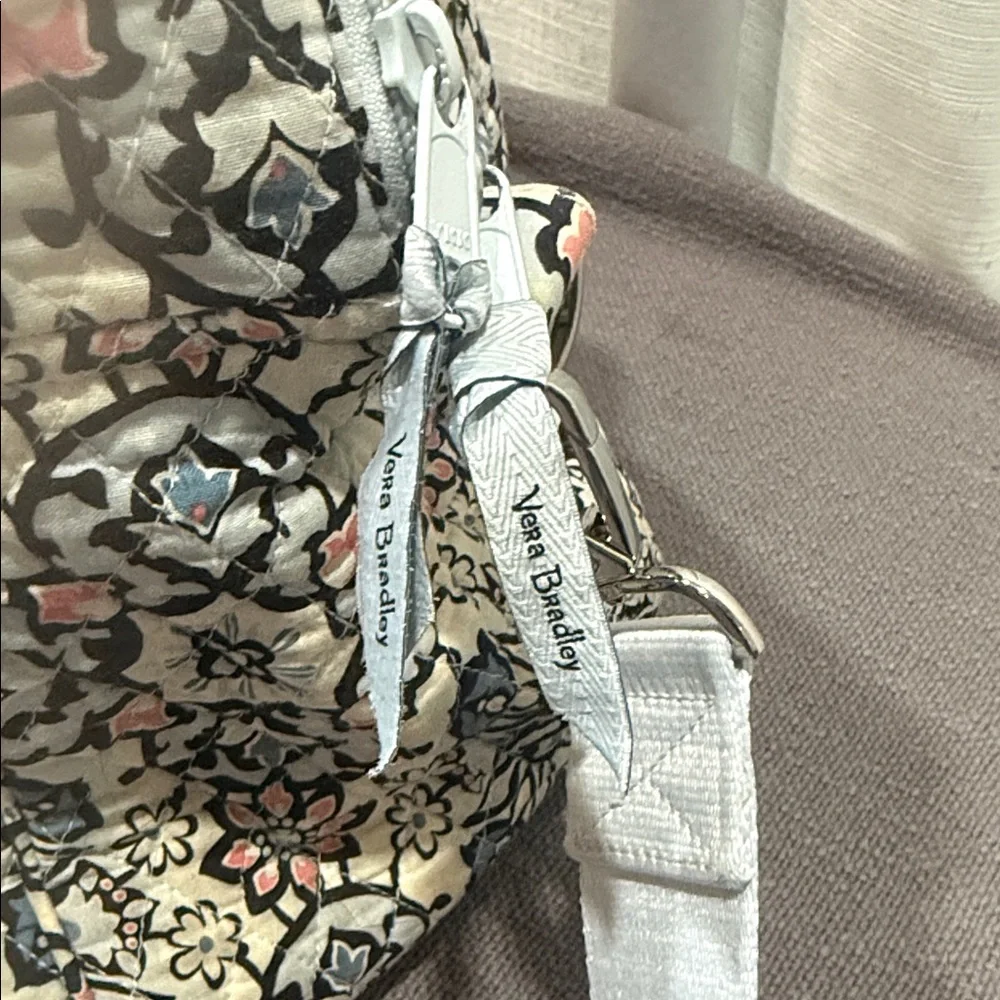 Vera Bradley Stylish Floral Patterned Womens Bag